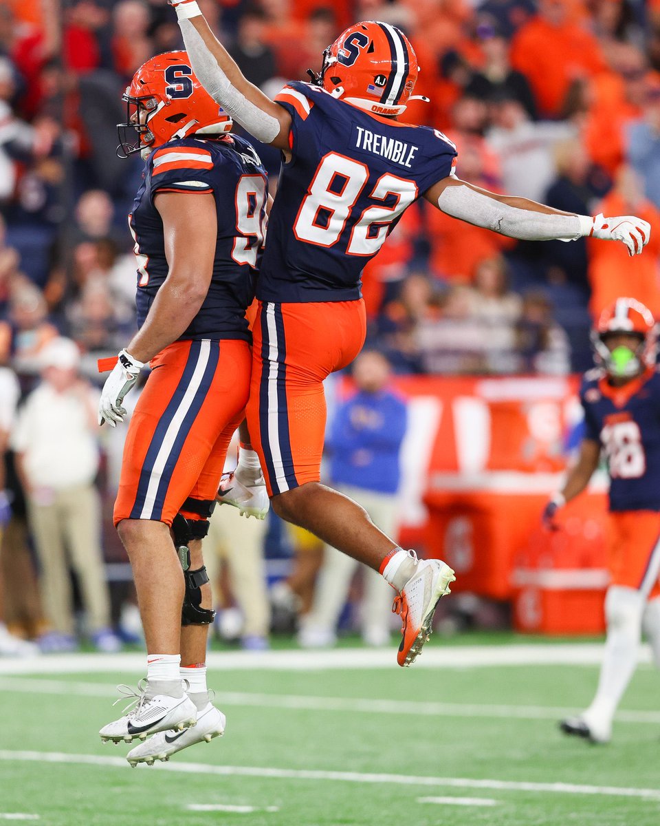 CFBTalkDaily's tweet photo. Halloween Orange out in the dome on Friday

So excited to be up at Syracuse

Who else will be there??

Be loud wear orange 

Chapel Bill is a fraud , scariest thing is the age gap in that relationship https://t.co/8KZH9Jjw6a