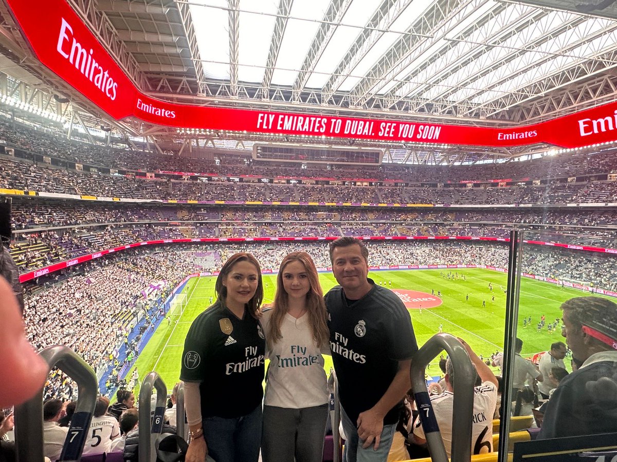 MONIKAPC's tweet photo. Gracias por el vídeo y por mi regalo 🎁 desde el #Bernabeu hermano querido Rogelio,cuñada Barbara e Isabella hermosa #Halamadrid y #nadamas @realmadrid #ElClasico https://t.co/OC7qjPLyqS