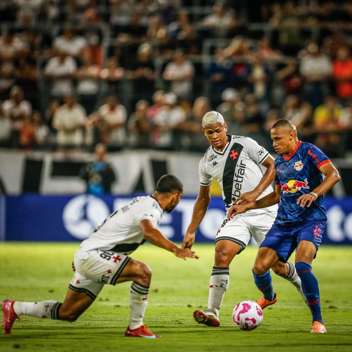 Fim de jogo. 

Red Bull Bragantino 0x3 Vasco. 

Foto: Ari Ferreira