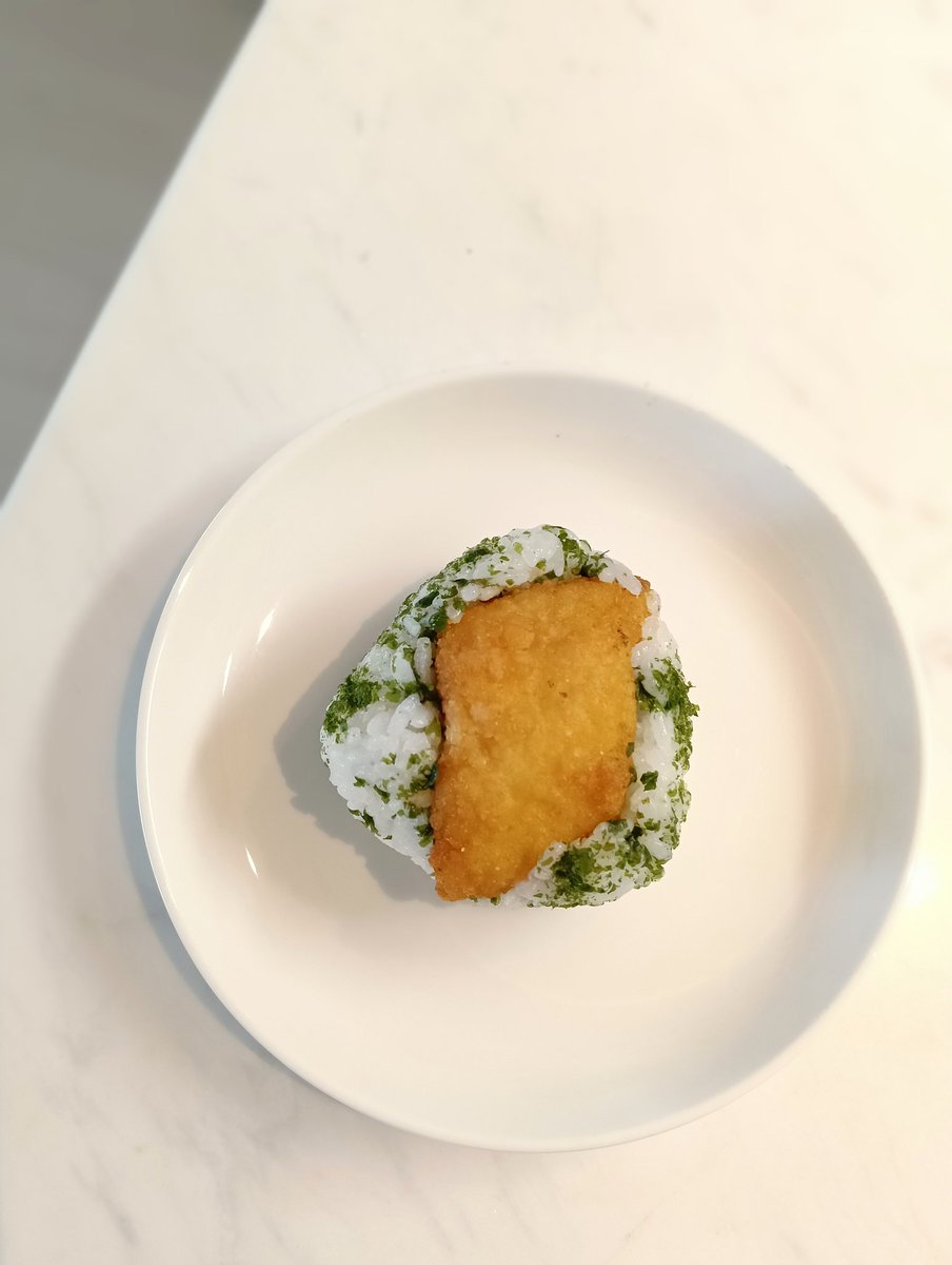 CareerLab_'s tweet image. 塩海苔とカレイの唐揚げおにぎり💛
海を感じる🍙

#OnigiriAction
#発酵文化研究所