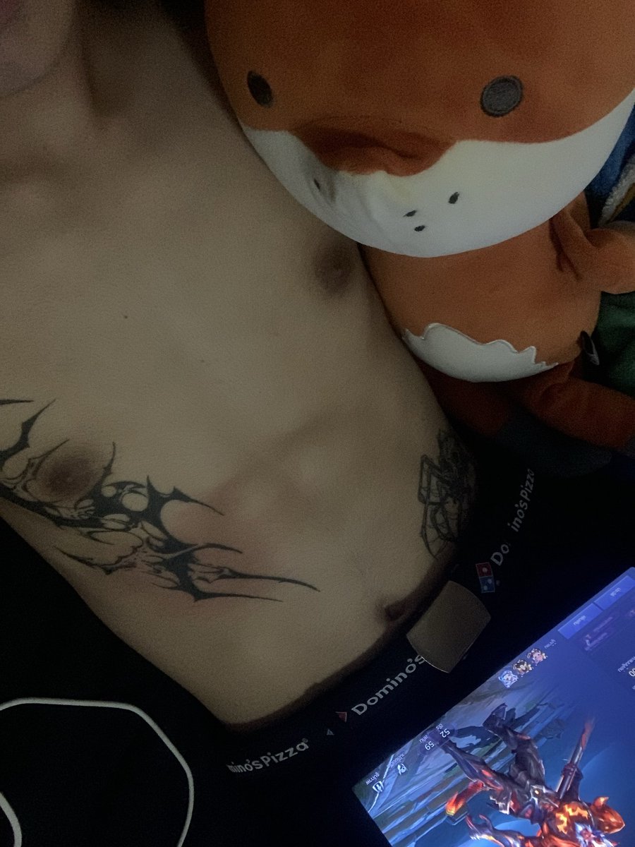 PitiSmsri's tweet photo. มาเล่นRoVที่ห้องผมมั้ยคับ https://t.co/eSvB6a05bA