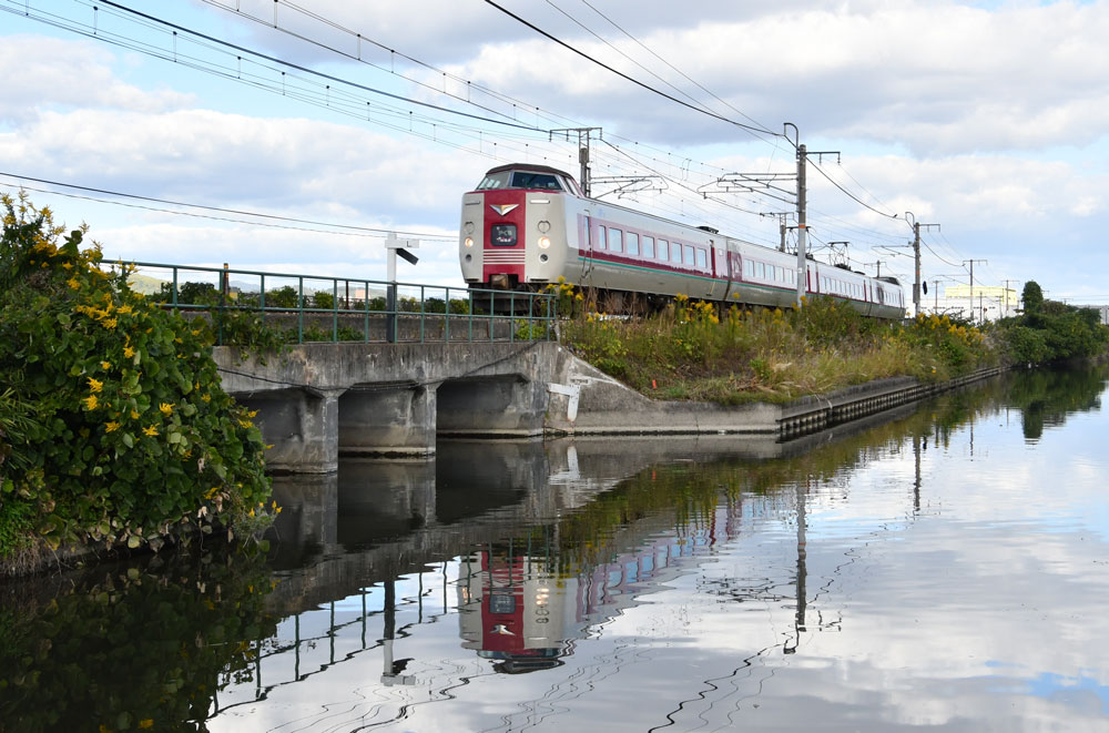 【画作】夢に出てきた風景 AI で見た夢の中の風景を描く：【その弍】バス停と階段とその先