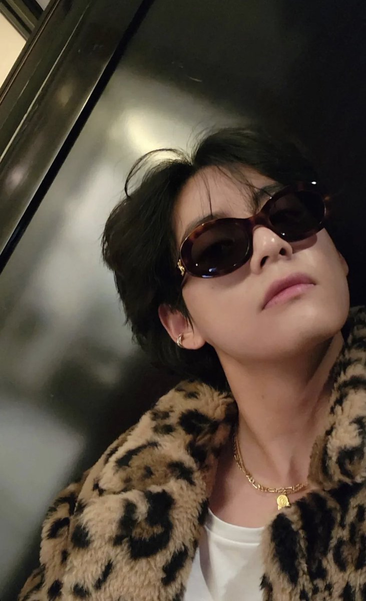 gentleflower71's tweet photo. TAEHYUNG GOES TO HOLLYWOOD 
#TaehyungxVogueWorld
#VogueWorld https://t.co/6B7iGRzWbY