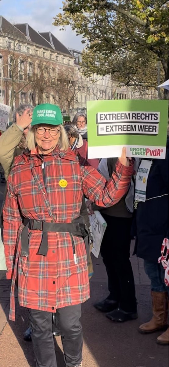 PoelmanJos's tweet image. #klimaatmars 
  
‘Extreemrechts = Extreem weer’

#DenHaag #verkiezingen 
#StemVoorHetKlimaat ❤️💚