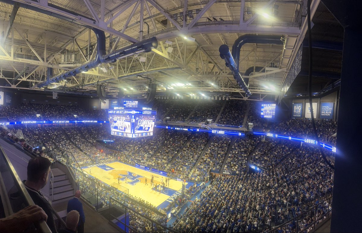 Aram_Martin's tweet photo. @CoachMarkPope @Rupp_Arena @KentuckyMBB @universityofky https://t.co/gUbz2vANFZ