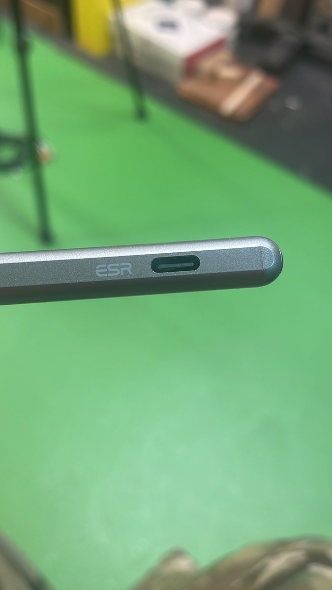 CleanandHumble's tweet photo. @esrtechofficial I bought this ESR pencil for my iPad pro and after one use it no longer connects!! What a waste of money! Disappointed customer! https://t.co/8dO7lIZkYG