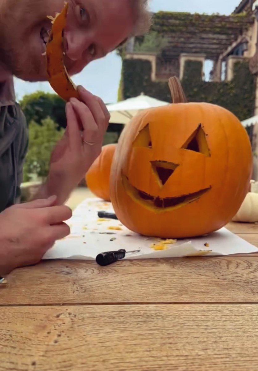 Boo! 👻 🎃🎃🤣

Happy Halloween!

#PrinceHarry #Halloween2025