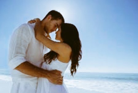 मेरा दिल तेरे सीने में धड़कता है 
मेरा ख्वाब तेरे आंखों में पलता हैं 
मेरा फिक्र तेरे ख्यालों में रहता है 
मेरा जिक्र तेरे लबों पर रहता है ... 💞

#TanhaDil #mg