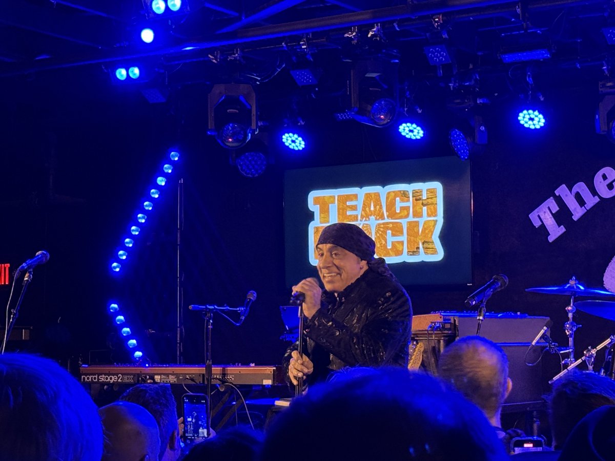 lmcocco's tweet image. At the Stone Pony with edWeb’s Lisa Schmucki listening to Steven Van Zandt celebrating 1,000,000 students in the TeachRock program! Woot! #TeachRock #edweb