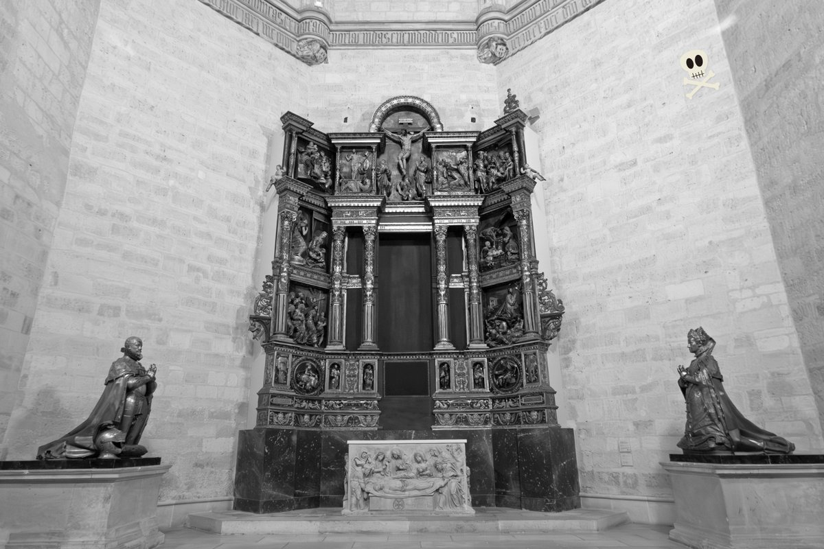 marisafez's tweet photo. #31daysofgraves
26. Figure: Priants 🙏

(It’s late, I’m a snotty mess and absolutely dead tired 🫠)  All praying figures in pictures come from Spain 🇪🇸 More details in ALT 😉🫶 https://t.co/JBGScYsnqA