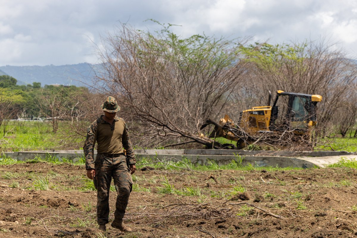 22nd_MEU's tweet image. 📍 Camp Santiago, Puerto Rico
#marines with #CLB26 and #BLT36, #22ndMEUSOC, conduct engineer operations enhancing Camp Santiago base facilities and beautification on Camp Santiago, Puerto Rico, Sep. 20, 2025.
@USMC 📸 by LCpl. Kyle Baskin
@NAVSOUS4THFLT @Southcom @DeptofWar