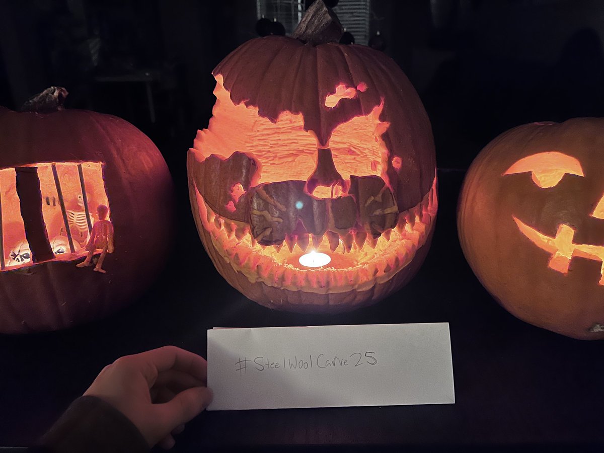 WeirdDog69420's tweet image. My friggin jack o bonnie pumpkin for the steele wool carving contest yo #SteelWoolCarve25 @SteelWoolStudio