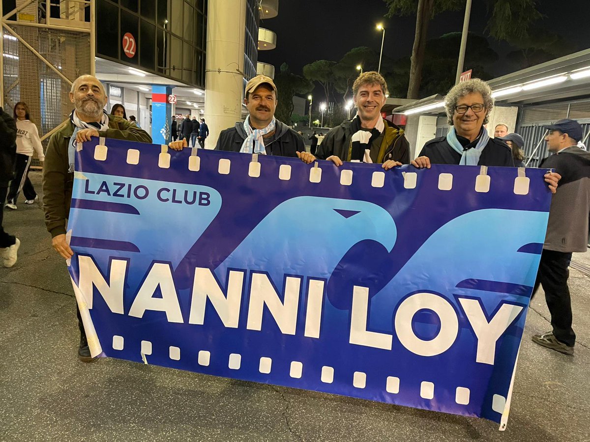 Il tifo che unisce: con Lazio Club Nanni Loy abbiamo invitato Michele Riondino nei Distinti Sud Est per #LazioJuventus
Preso per mano dal tifo biancoceleste nei Distinti Sud Est, accolto con affetto e salutato con simpatia. — Forza Lazio! 🤍💙⚽