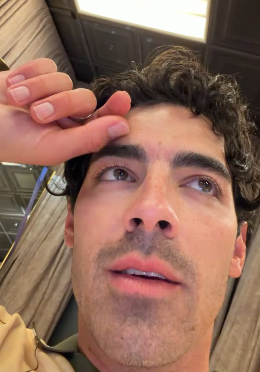 tearsnessa's tweet photo. ever see a man so pretty you start to cry https://t.co/uwDZoV0Jgy