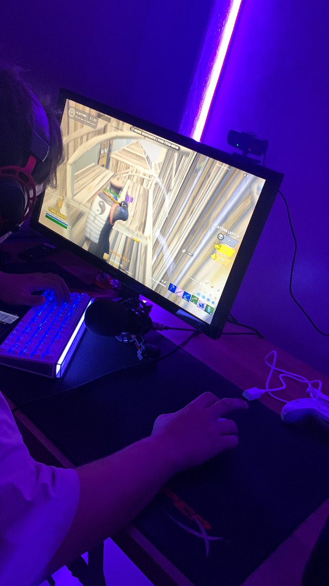 Andrxde7kz's tweet photo. https://t.co/nuDxeqaQcy // stream fn un rato https://t.co/U12giOtnrQ