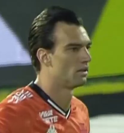 unica coisa que me deixou puto nesse jogo foi esse penteado do leo jardim