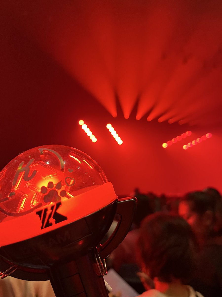 アリーナ入口は3年前の縁Dayのコミュニティホールの並び
絶対彼らを本館に連れて行く！と誓った3年前
入口に向かう階段を降りてる時点でもう泣きそう
三日月の願いのKくんのパートで涙
そして毎回タキのメントで泣かされる
韓国デビューおめでとう✨️
行ってらっしゃい
 #andTEAM