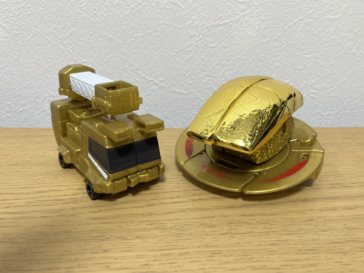 黄金のマグロスシファイヤーエンジン ユニトロボ マグロスシファイヤー