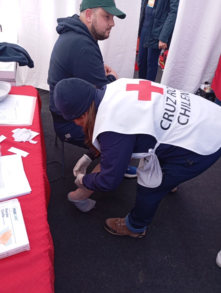 CruzRojaColina's tweet photo. Nuestra filial Estuvo presente con dos puestos de primeros auxilios, entregando atención preventiva, asistencia a quienes lo necesitaron y promoviendo el autocuidado durante todo el recorrido de la camina de Los Andes. 

#CruzRoja https://t.co/1fMiC2FJB6