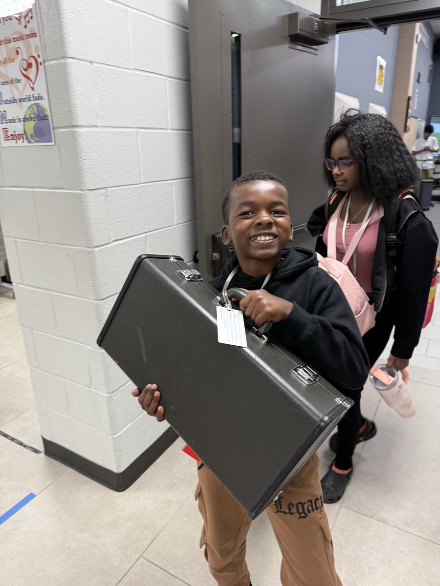 ARMS_GatorBand's tweet photo. That “first time taking your instrument home” feeling! 🐊🎶 #BeginnerBand

@HumbleISD_ARMS @HumbleISD_Arts @HumbleISD https://t.co/0CbhwbX2HE