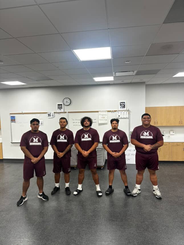 THE OLINE GOT PLAYERS OF THE GAME THIS PAST WEEK IN A 47-7 WIN VS LONG BEACH 
🚨337 RUSH YARDS🚨
🚨6.7 AVG🚨
🚨0 SACKS🚨‼️‼️
<a href="/CoachRamirezOL/">Phill Ramirez</a> <a href="/CoachCDeen/">Cameron Deen</a> <a href="/55FatBoi/">Bernard</a> #SACDAWGS #Born2Win