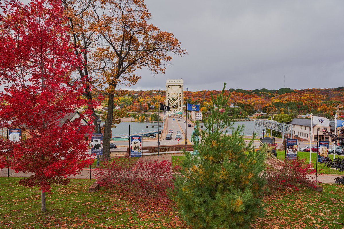 The Keweenaw is showing off its color on a grey, blah Autumn day last week. Houghton, MI. #KeweenawPeninsula #UpperMichigan #StormHour #Yooper #906wx #FallColors #FallFoliage #Fall