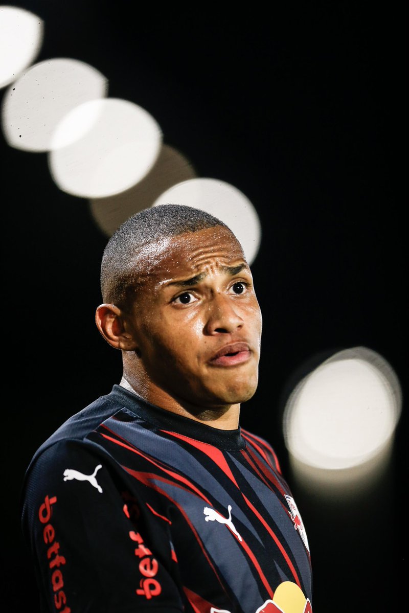 ❗️ Jhon Jhon recebe o terceiro amarelo e está FORA do jogo contra o Bahia. 🟨