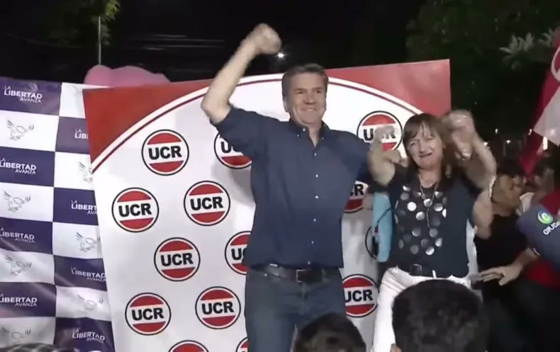 #Elecciones2025 ❌ NO HAY DOS SIN TRES

Chaco: en un final apretado, Zdero y La Libertad Avanza volvieron a ganarle a Capitanich

🔗 letrap.com.ar/c5419792
✍️ <a href="/JPGavazza/">Juan Pablo Gavazza</a>