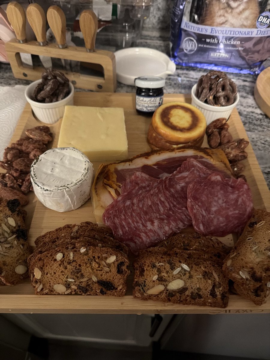 WebCoderz's tweet image. Boy dinner