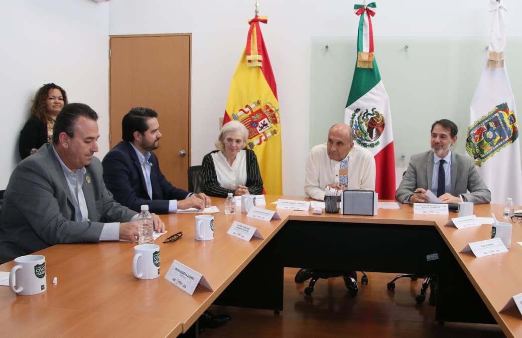 📢 Puebla y España reafirman cooperación estratégica económico-industrial

Con el propósito de fortalecer la relación entre España y el estado de Puebla, así como explorar nuevas oportunidades de cooperación económica, educativa y laboral, el titular de la <a href="/SedetraGobPue/">Secretaría de Desarrollo Económico y Trabajo</a>,