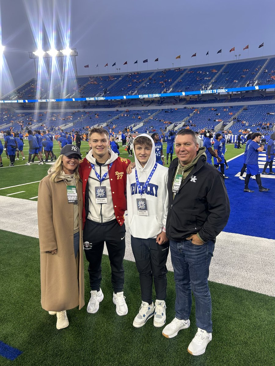 Had a great time yesterday at <a href="/UKFootball/">Kentucky Football</a> game would like to thank <a href="/CoachBuffano/">Frank Buffano</a> <a href="/UKCoachStoops/">Mark Stoops</a> <a href="/Mike_Stoops41/">Mike Stoops</a> for having me had a great time!
#GoBigBlue 
<a href="/football_mooney/">Cardinal Mooney Football</a>