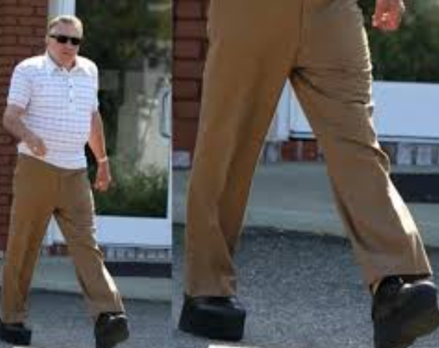 Eye_C_U_Smith's tweet image. This poor kid never had a chance with DeNiro as his father