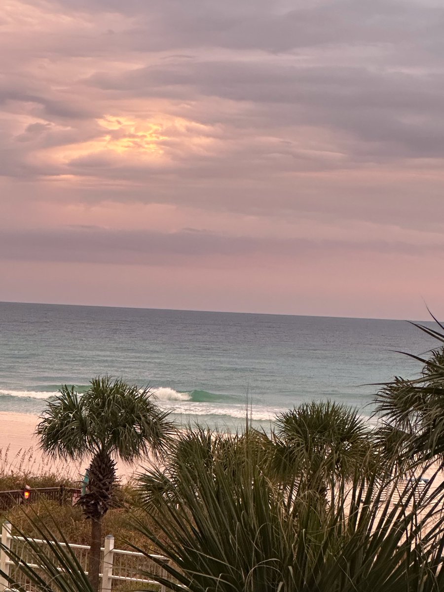 lesleekaye's tweet photo. Sunset at PCB through the rain. @weswyattweather https://t.co/az2hCUrhHl