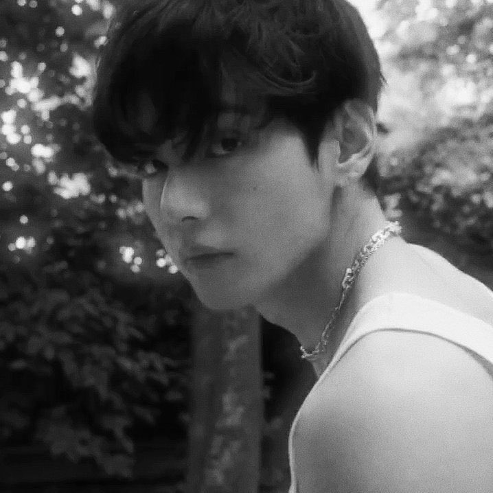 btschartsxdaily's tweet photo. RT &amp; REPLY x20

V AT VOGUE WORLD
#VxVogueWorldHollywood 
#TaehyungxVogueWorld
#VogueWorld https://t.co/EGO7m6YF5N