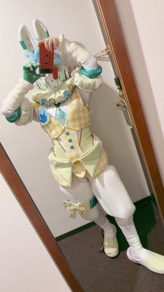 アウパ後の写真でごめんだけど
仮装仕様で全身縫製でラビット・ギアのオルト作りました😭😭😭

制作期間3日🐰

そのままアトラク乗れる
しゃがめる
手袋だけ外せばトイレ行ける
洋服なのでめちゃくちゃ楽に動けました〜
一人でもパーク遊べるくらいには楽ちん✌️

#Dハロツイステ仮装