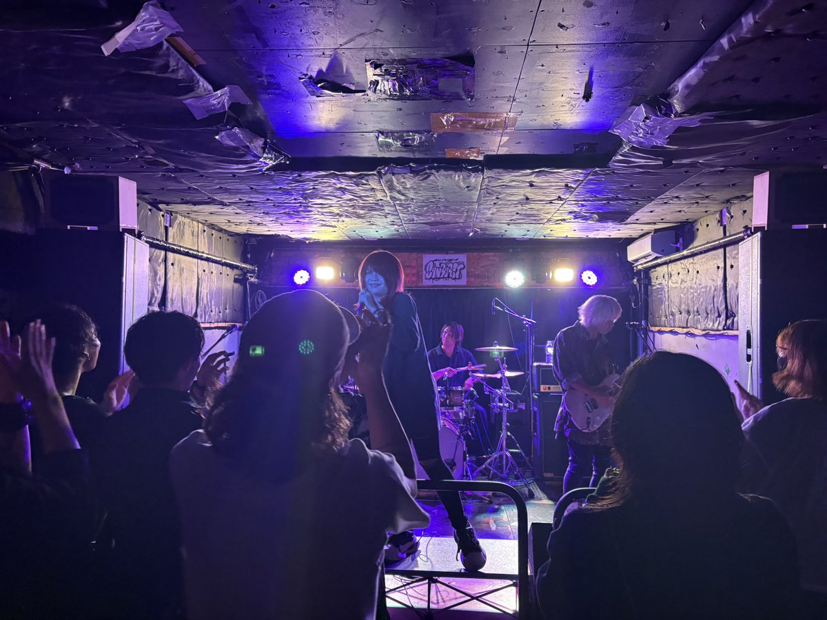 ツナグよりただいま帰路です。
ありがとうございました！！

めっちゃサンバーストきてもらってる
終生、顔を成し。もやっと一緒にやれたし
広島のAINSELが大正義かまし過ぎて
ライブ観ながら笑けるくらい
ビシバシチャンプで最高だった。

あと同世代めっちゃいたの
本当に嬉しかったわ！！！
また！