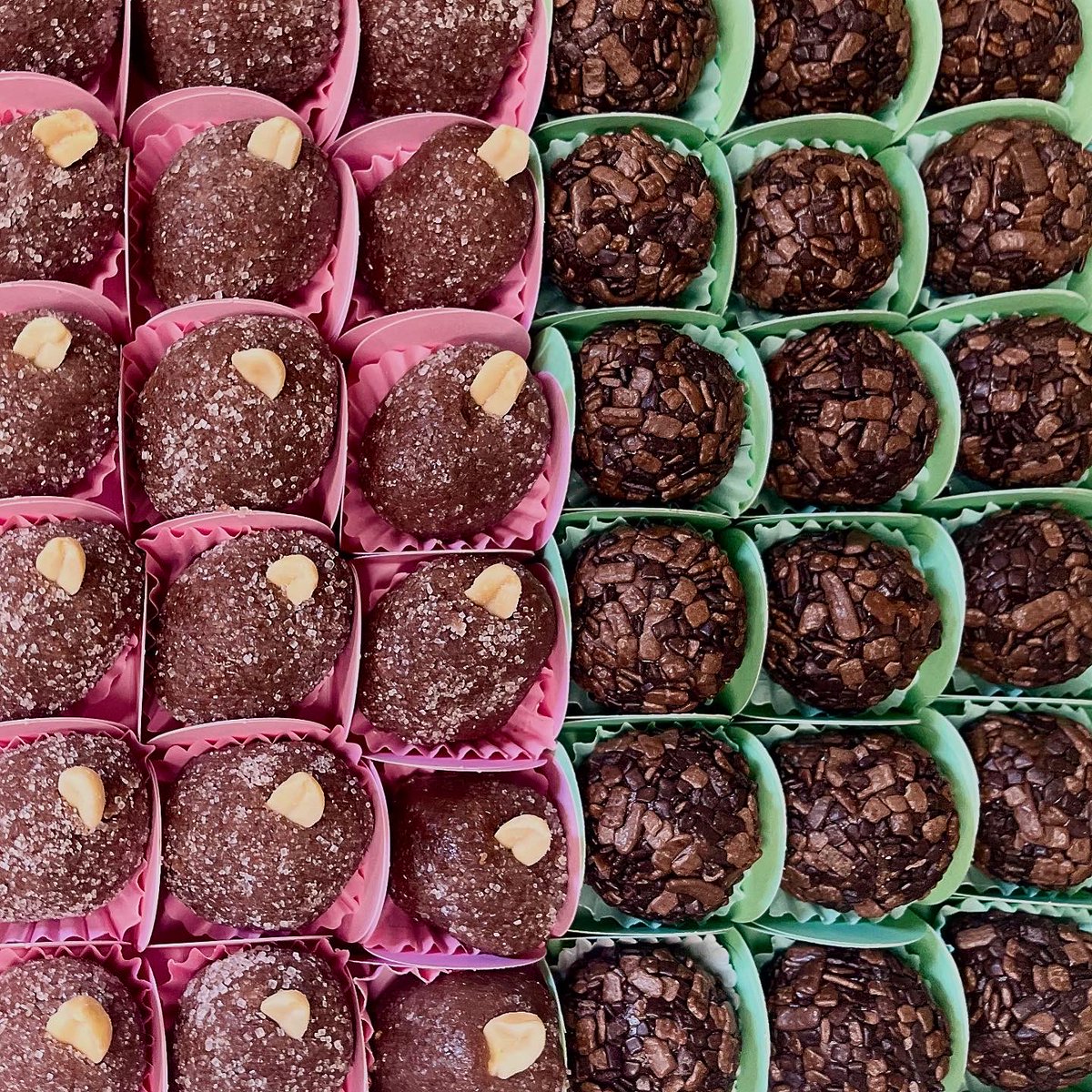 blendcacau's tweet image. Cajuzinhos e brigadeiros 🍫 Muitos e muitos docinhos aqui na Blend 😍 
Encomendas (65) 99258 8824 📲 

#docinhos #delicias #cajuzinho #brigadeiro #instagood #domingo #alegria #confeitaria #encomendas #cuiabá