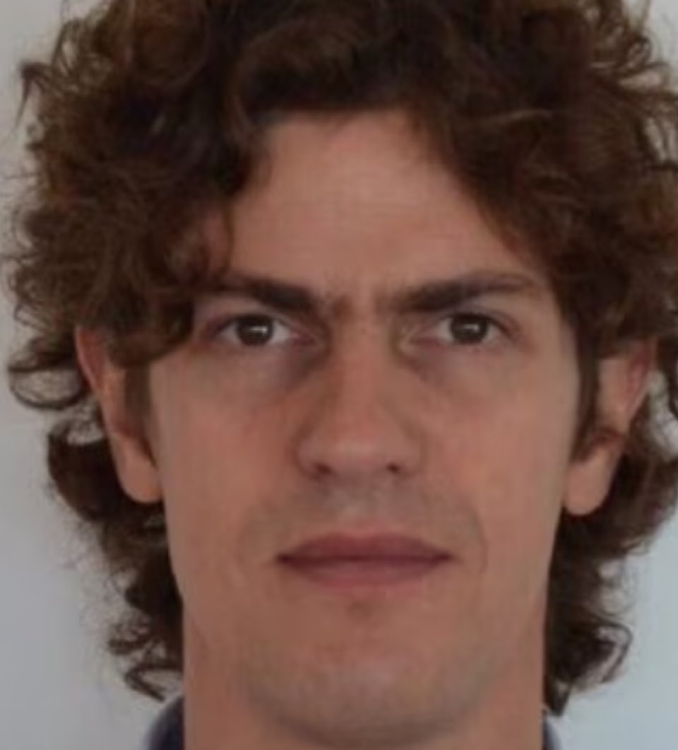 Pedazo de sorete ojalá no tenga q seguir bancando tu maldita vida con mis impuestos