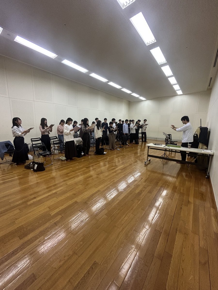chor_triangle23's tweet image. おはようございます☀️Chor Triangleです！
昨日は福山での練習でした🌹
初めて合わせる曲が多く、新鮮な気持ちでとても楽しい時間になりました🎶
さらに、見学の方が2名来てくださりました！嬉しかったです☺️✨