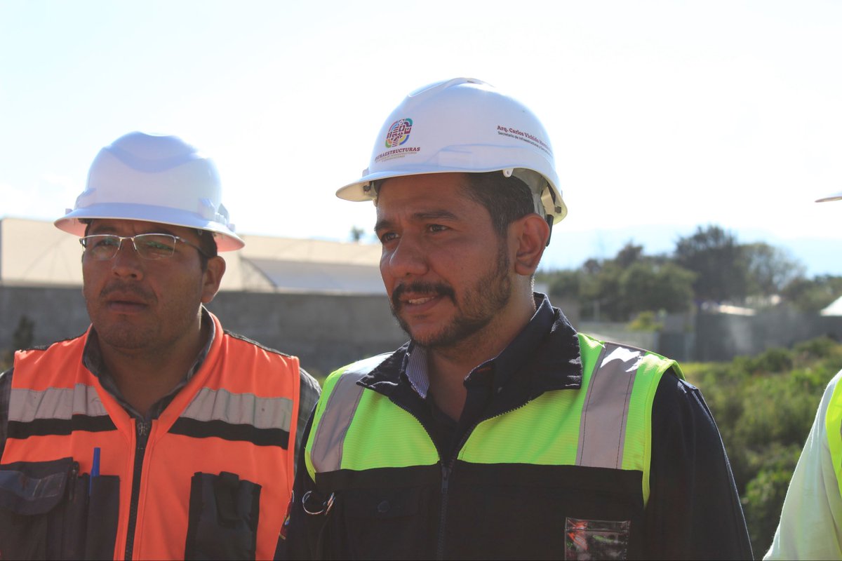 SIC_GobOax's tweet photo. El gobernador Salomón Jara Cruz , junto al titular de la #SIC, @C_Vichido , realizó un recorrido por los trabajos de encauzamiento del Río Atoyac y la construcción de la vialidad en sus márgenes, en el municipio de @Gob_Xoxocotlan https://t.co/1t3dQjE2U4