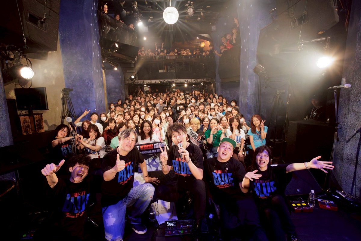 🎂【感謝を込めて】

昨日はたくさんのお祝いメッセージを
本当にありがとうございました！！
お花もありがとうございます！！

音を鳴らし続けていけるのは
皆さんがいてくれるからです！！

その想いを糧に
これからも 自分らしい音を作り 奏でていこうと思いますってなわけで
よろしくです！！！

O