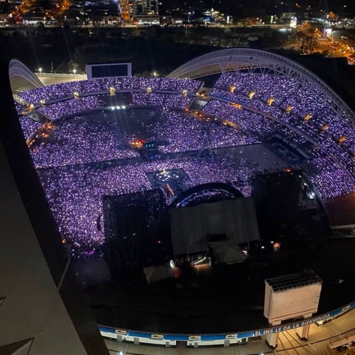 KAROL G deve anunciar a “TROPICOQUETA TOUR” nos próximos dias, afirma insider.