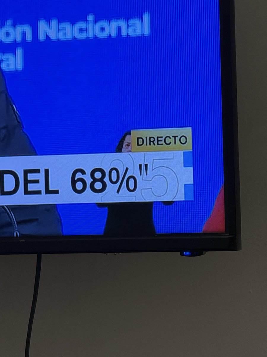 jboluda_'s tweet photo. que tomada de pelo el tipito atras del socalo https://t.co/ws5lliMqHl