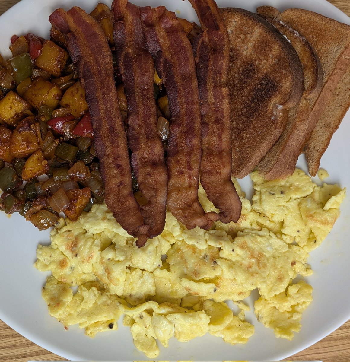 recipesallkinds's tweet photo. Scrambled Eggs, Bacon, Potatoes O'Brien, Wheat Toast

#allkindsofrecipes #testkitchen #scrambledeggs #eggs #bacon #baconandeggs #potatoesobrien #wheattoast #toast #breakfast #bigbreakfast https://t.co/m3DVzJ7tp3