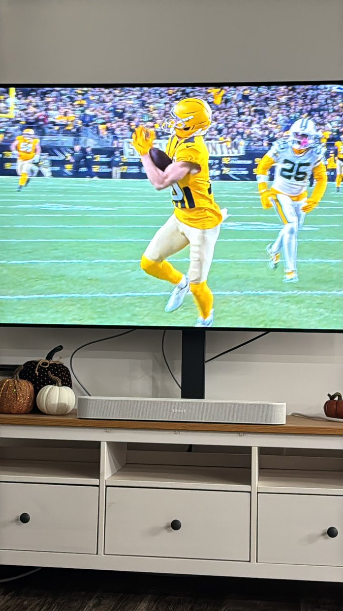 I’m sorry but WTAF are these uniforms 🫣