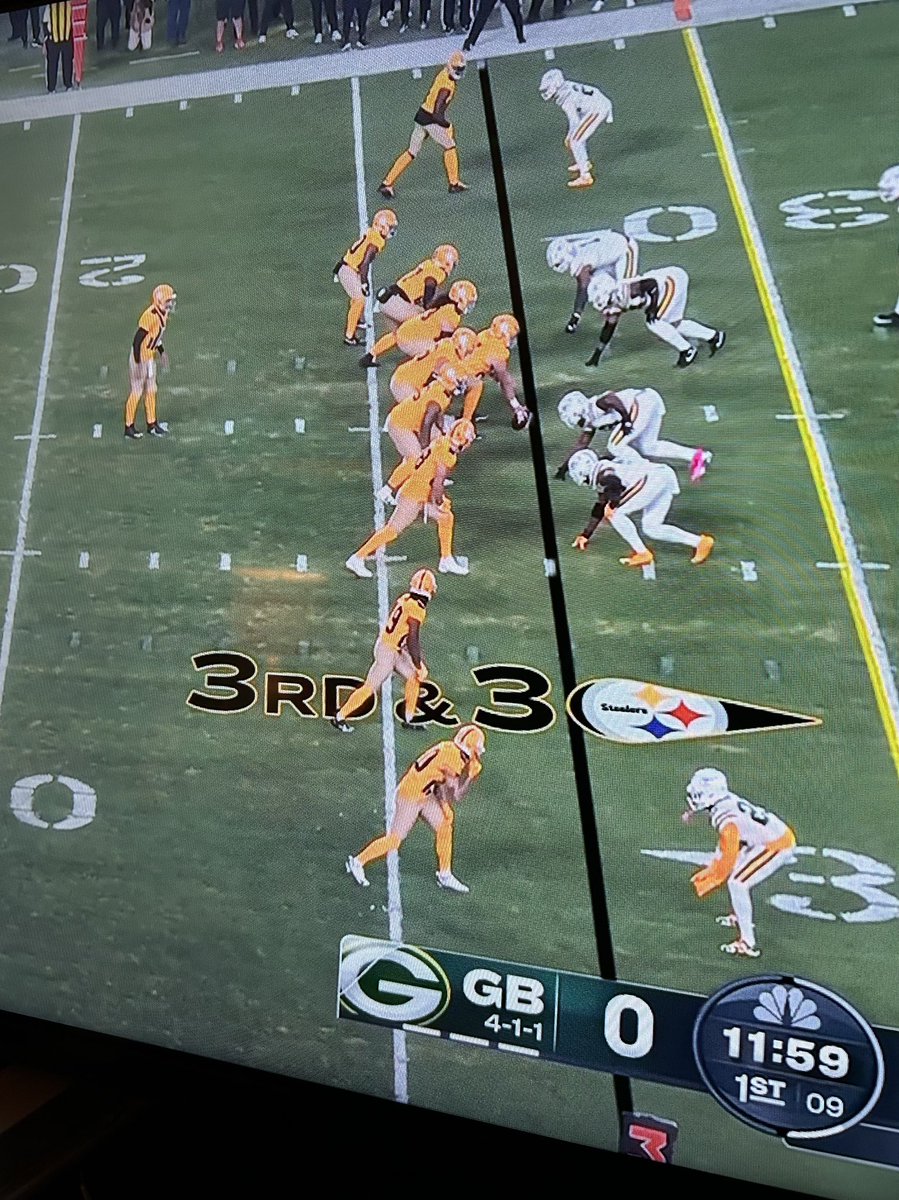 LASeubert's tweet photo. Whose idea was it to make the Steelers look pantsless? #Steelers #sundaynightfootball #steelersvspackers #NFLonNBC #NFL https://t.co/22JFGet2wj