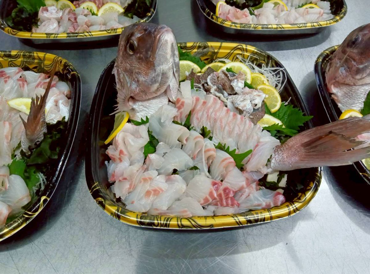 mf_k_official's tweet photo. おはようございます📚️
10/27 #姫路 の天気は☀️

魚のさばき方教室Vol.3の開催が決定しました〜👏
今回は初回コースと応用編コースの2種類をご用意！
気になる方は下記のURLをご覧下さい🐟️
https://t.co/GdRBYFrmWh

#魚さばき #料理教室
#画像は前回分
#企業公式が毎朝地元の天気を言い合う https://t.co/hFC4DmSe2O