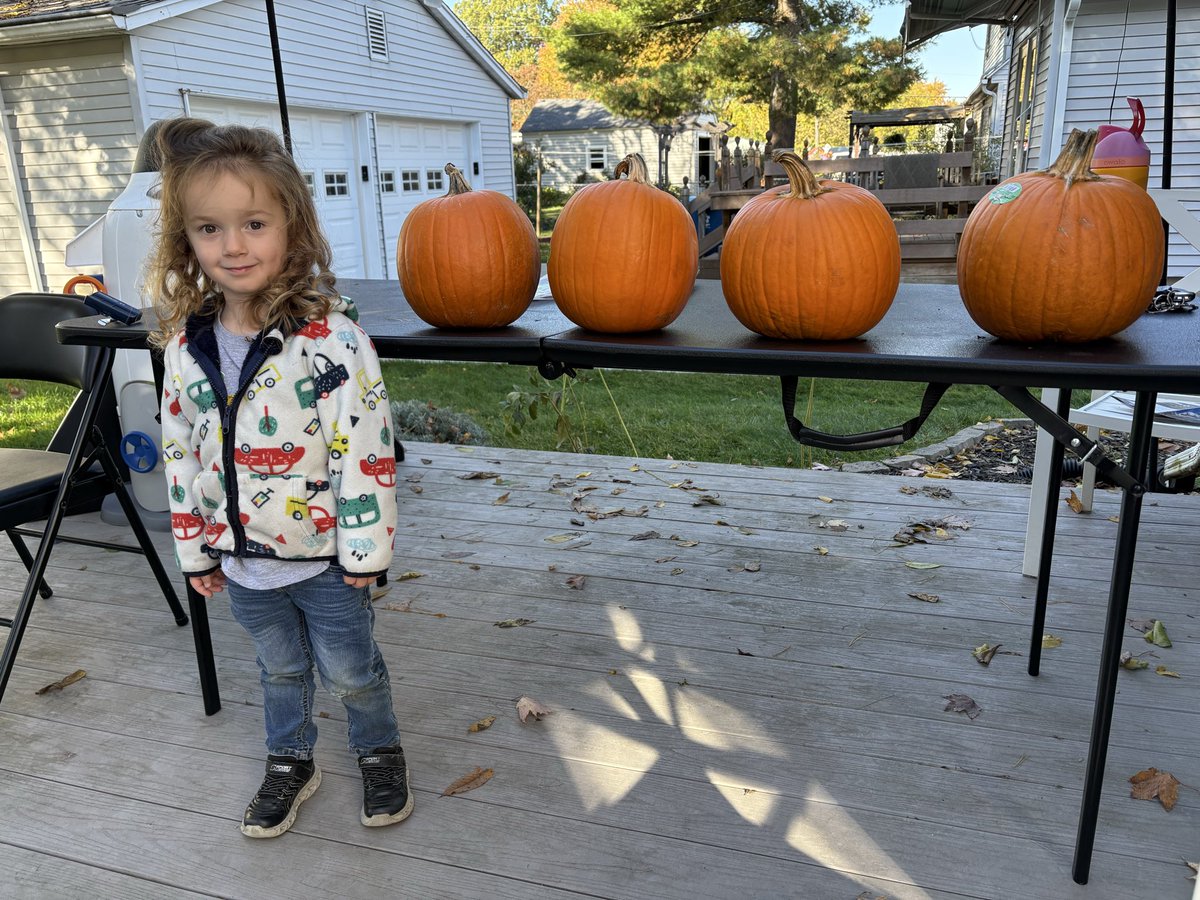 kle052789's tweet image. Super fun carving pumpkins today! #falldays #octoberfun #carvingpumpkins #familytime