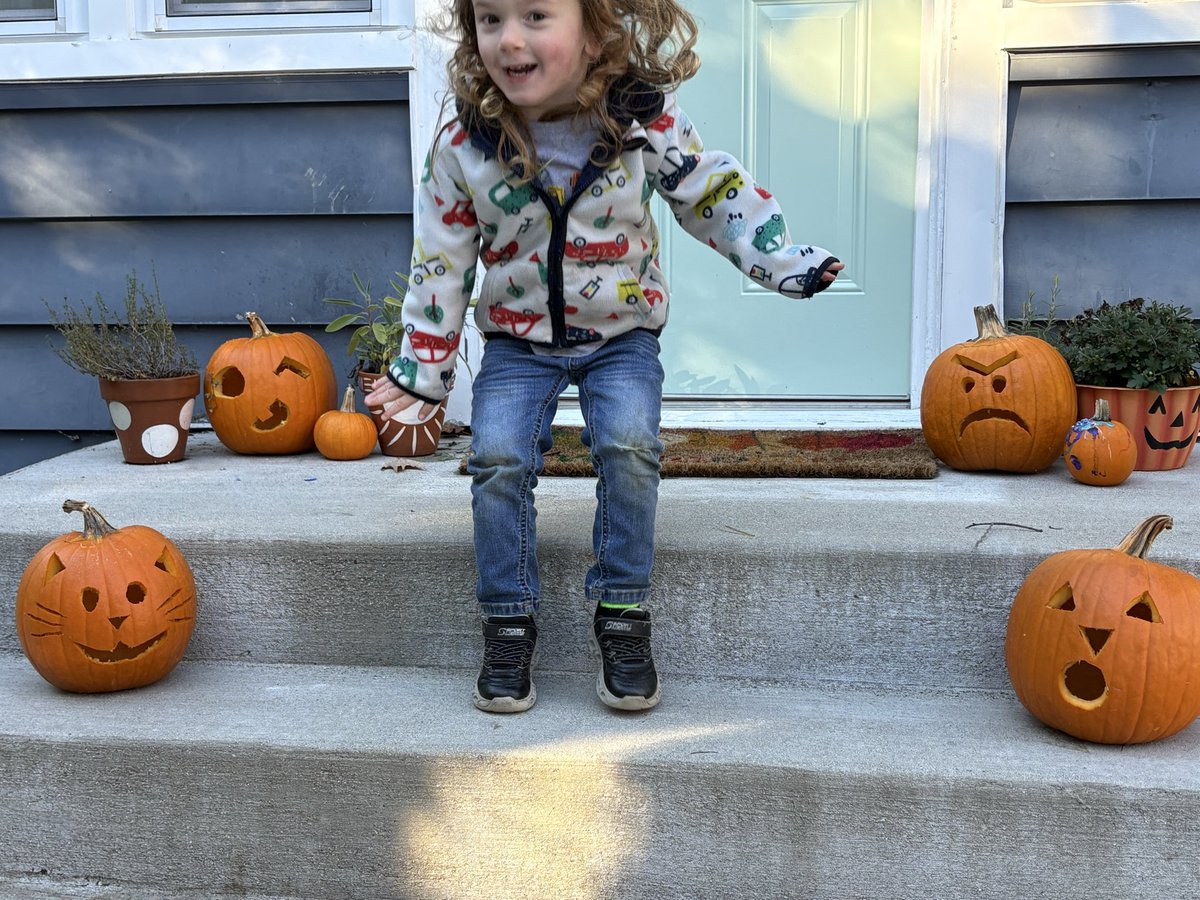 kle052789's tweet image. Super fun carving pumpkins today! #falldays #octoberfun #carvingpumpkins #familytime