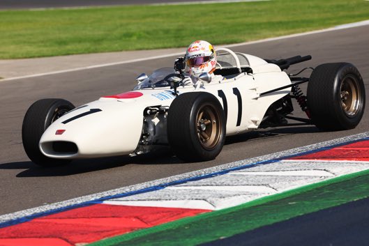 日本のファン「ホンダとユーキ最高」
メキシコのファン「11!? I love you checo!!!!!!!!!」 #f1jp